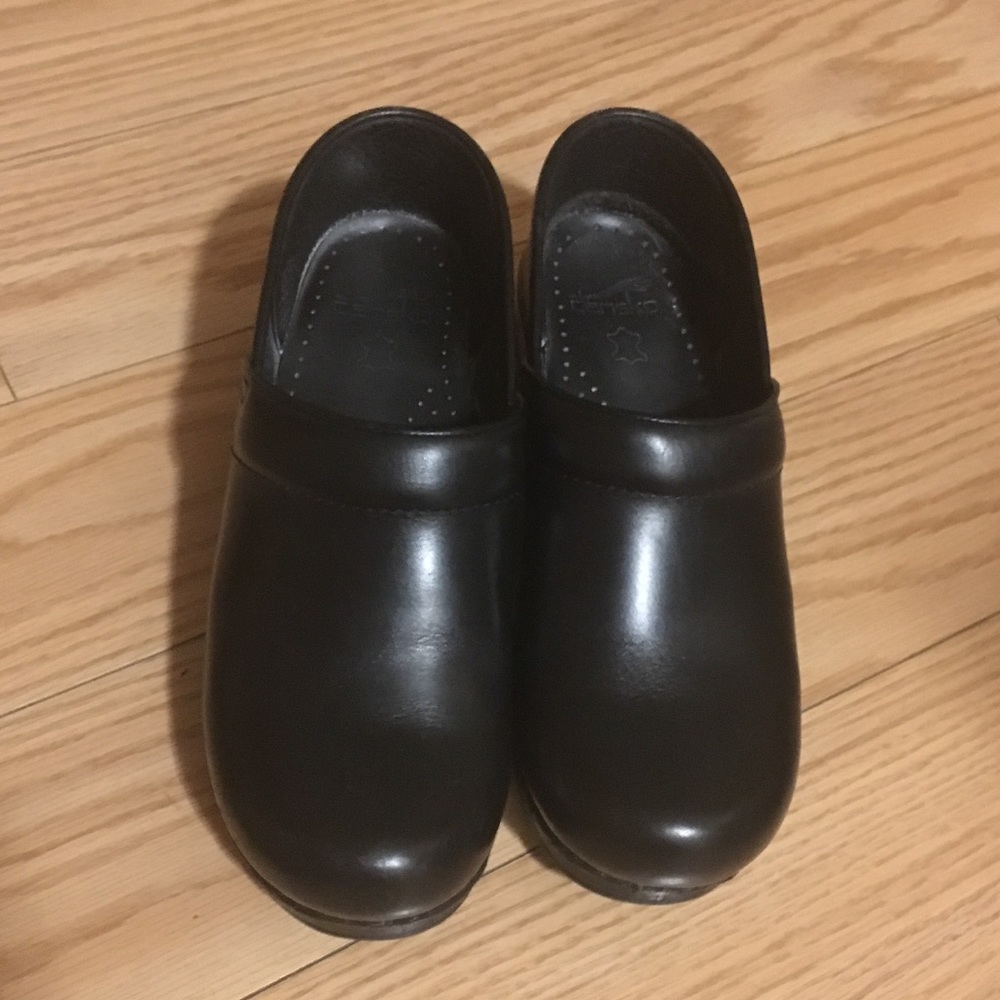 Dansko Clogs Black Size 38. Size 8.